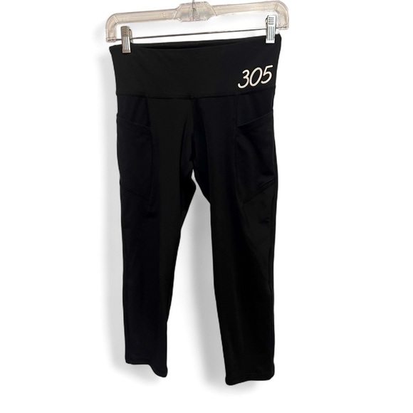 Revolve Strut This “Make Sweat Sexy” Cropped Black Leggings size medium - Picture 1 of 11